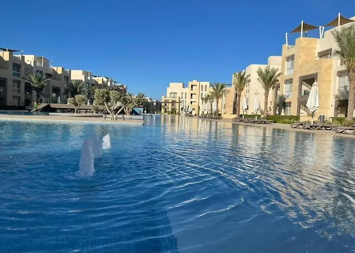 Mangroovy - Delicate 1br Ground Floor By The Pool Appartement *