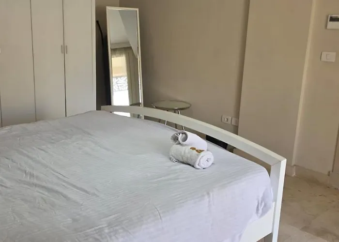 Mangroovy - Delicate 1br Ground Floor By The Pool Appartement *